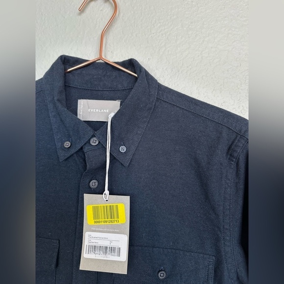 Everlane | The Brushed Flannel Shirt - Picture 8 of 10